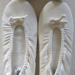 2 Pairs Ivory Stretch Slippers sz S (6)